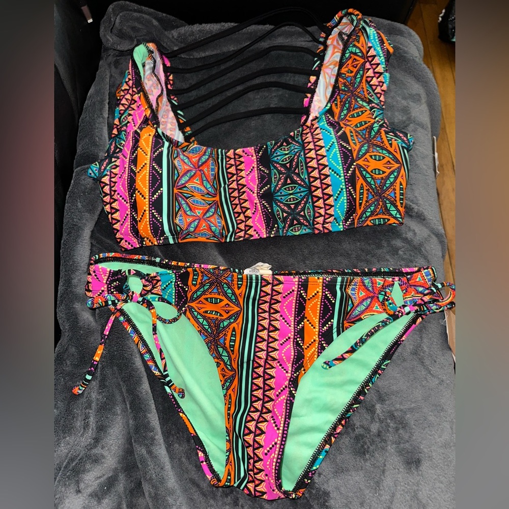 Womens 2 piece swimsuit/ size large / NWT